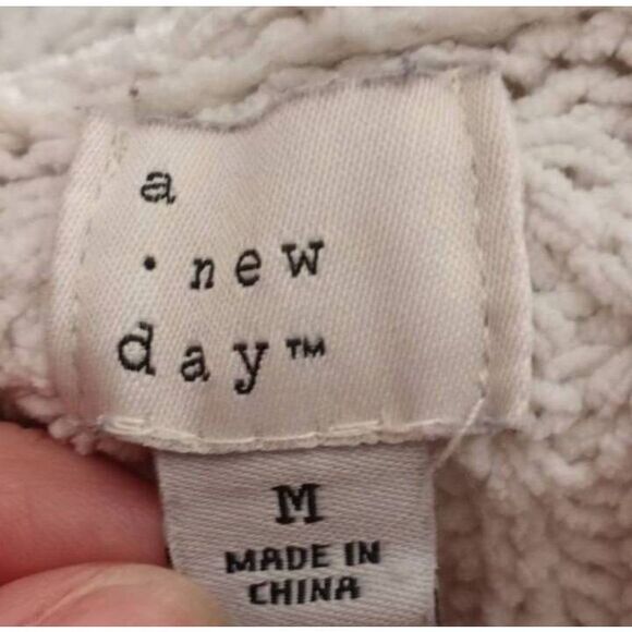 A NEW DAY CREAM/GRAY CARDIGAN SZ.M EUC. - Picture 5 of 5